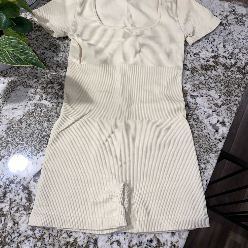 Romper - Picture 2 of 7